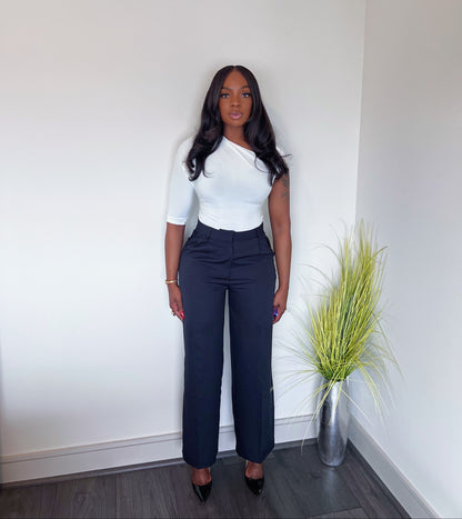 The Silhouette Cropped Trousers – Black