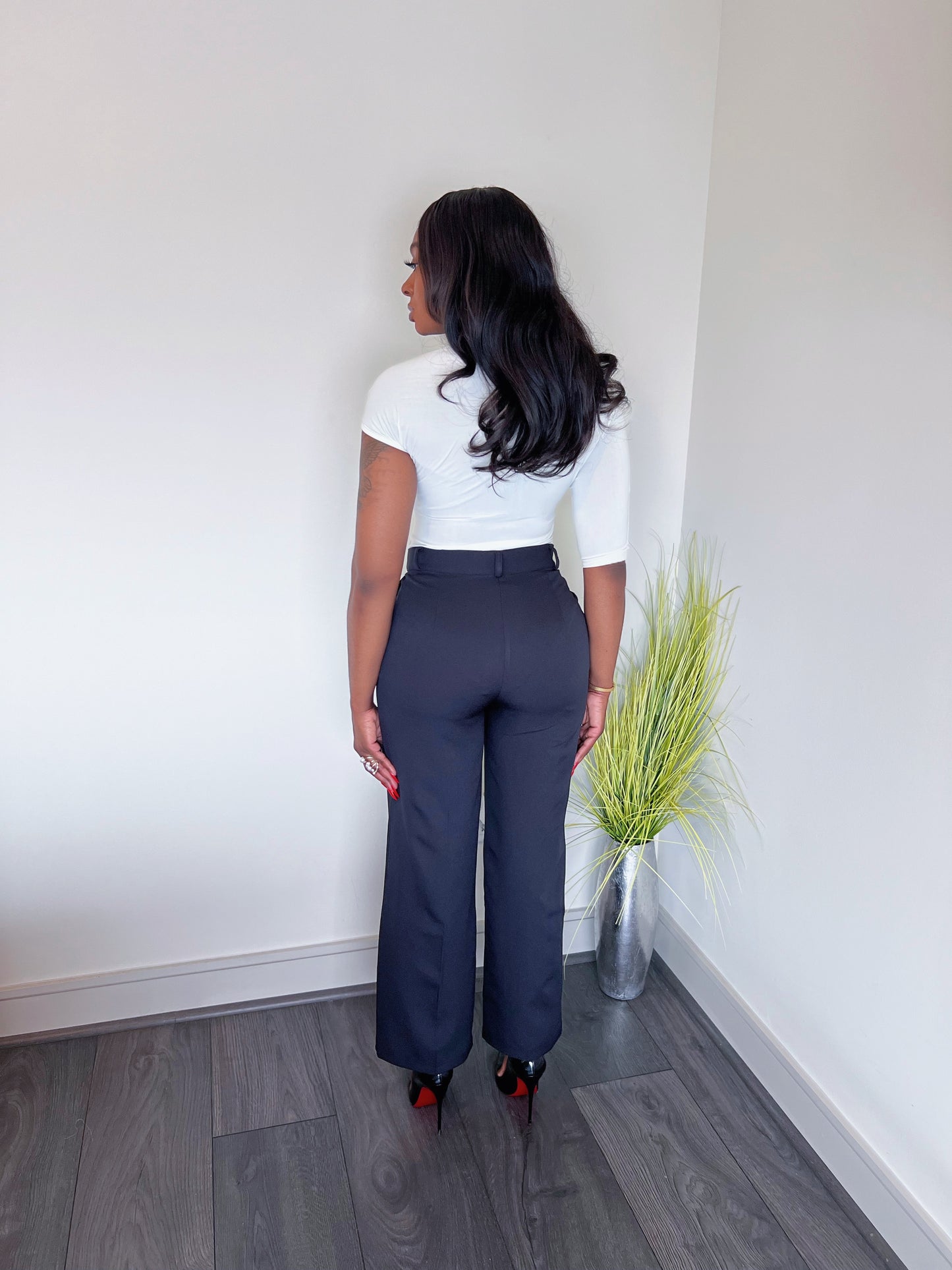 The Silhouette Cropped Trousers – Black